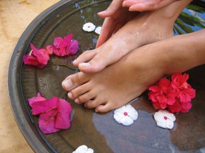 Banho de vinagre de maçã para fungos nas unhas